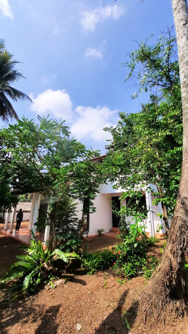 5 BR RECENTLY RENOVATED HOUSE AT POLGASOVITA, COLOMBO